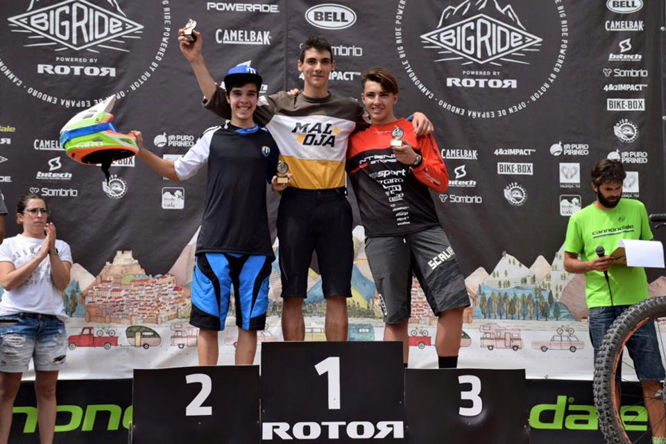 13876444_923994347728570_2045339012833448907_n